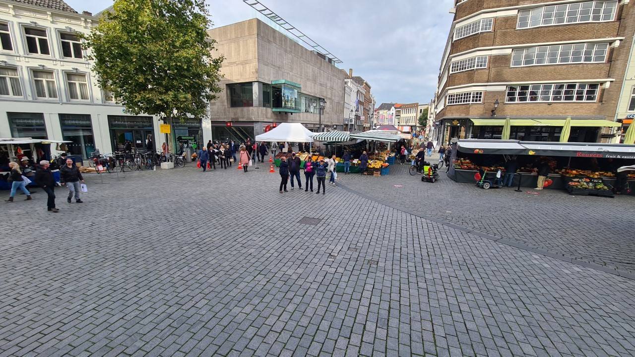 De Markt in Den Bosch zaterdagmiddag rond 13.30 uur (foto: Noël van Hooft)