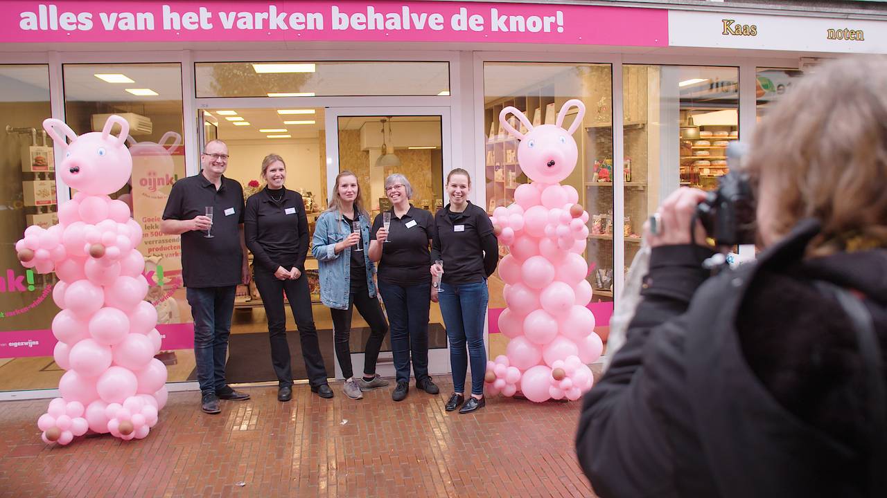 De eerste varkenswinkel van Nederland wordt geopend.