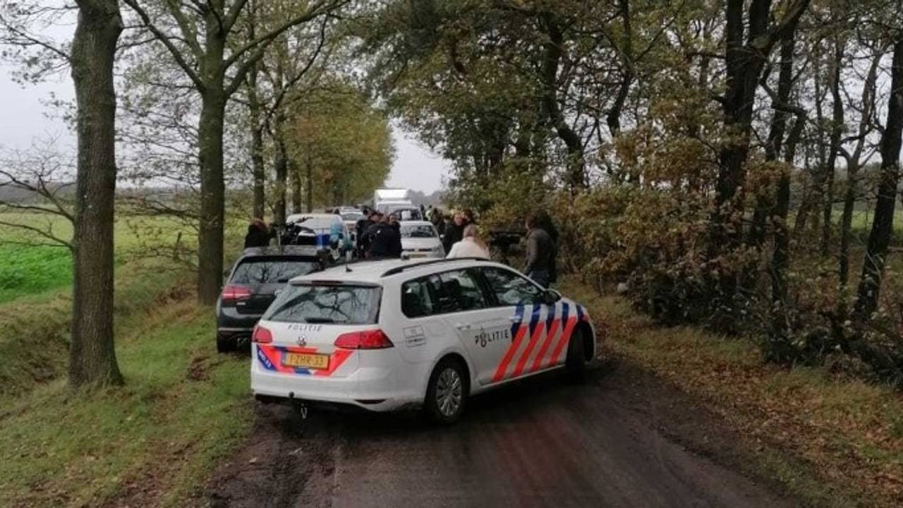 Een grote groep crossers werd door de politie in de buurt van Alphen ingesloten en gecontroleerd (foto: politie).