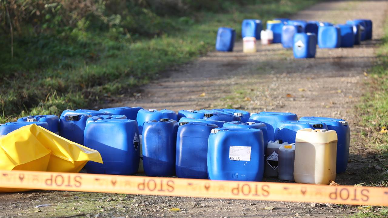 De vaten lagen op een wandelpad (Foto: SQ Vision/Christian Traets).