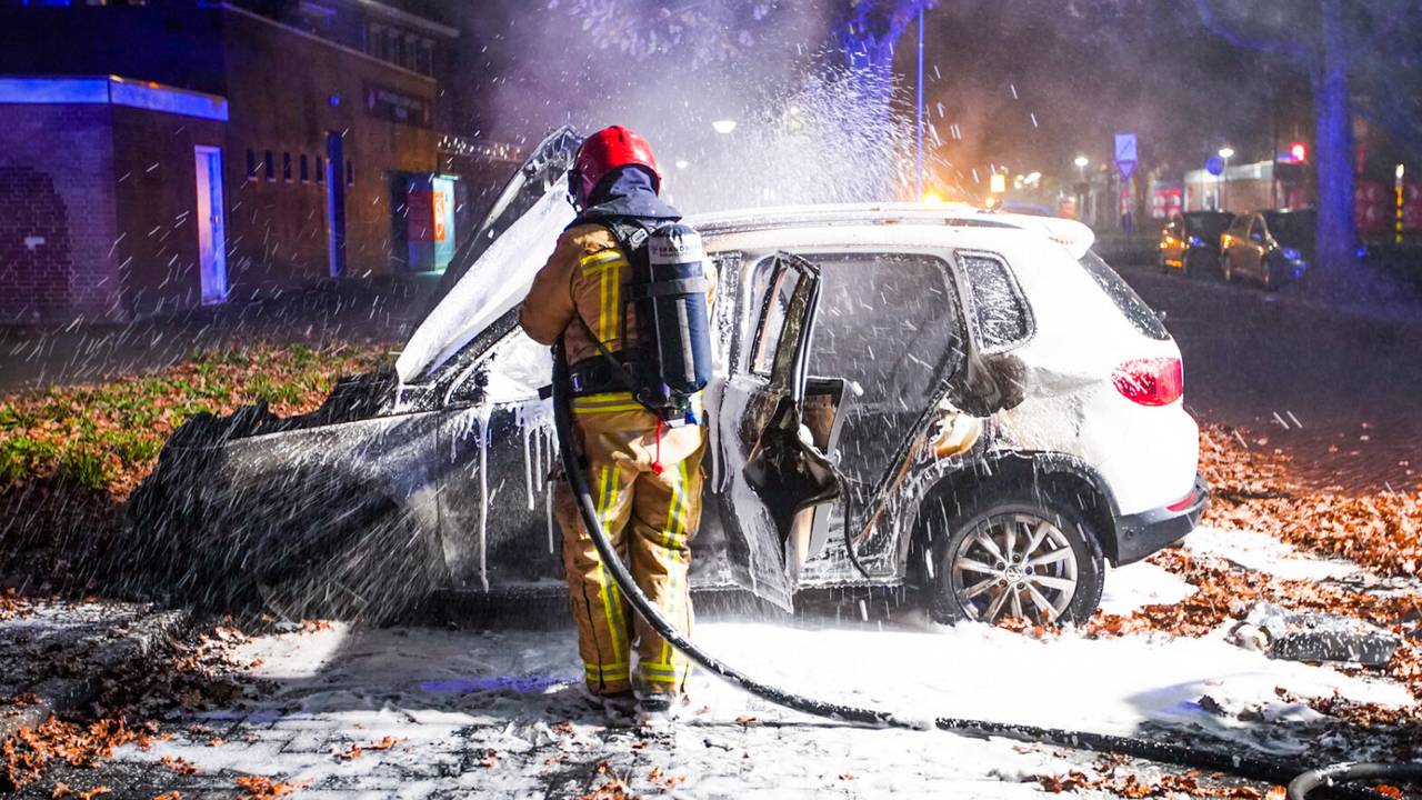 De auto was niet meer te redden (foto: Dave Hendriks/SQ Vision).