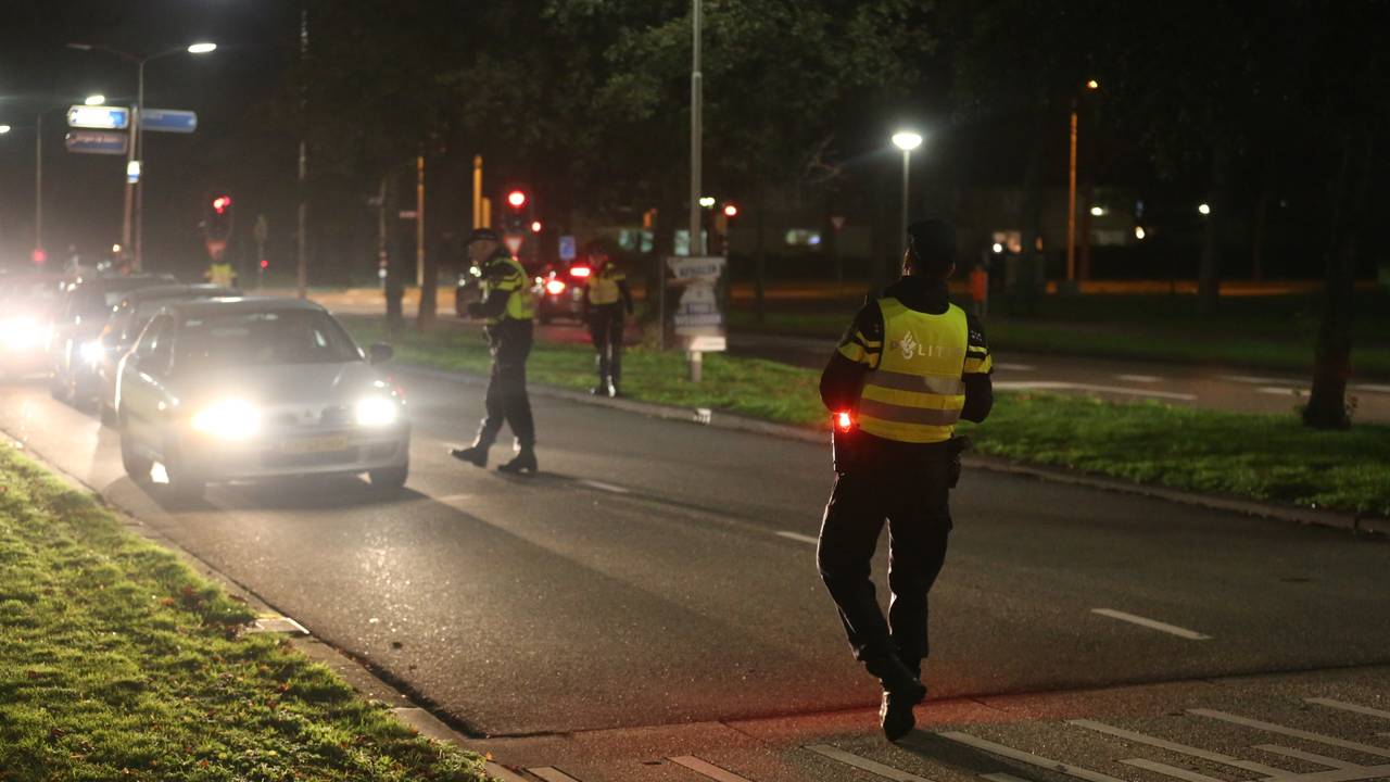 Politiecontroles woensdagavond in Roosendaal (foto: Christian Traets/SQ Vision).