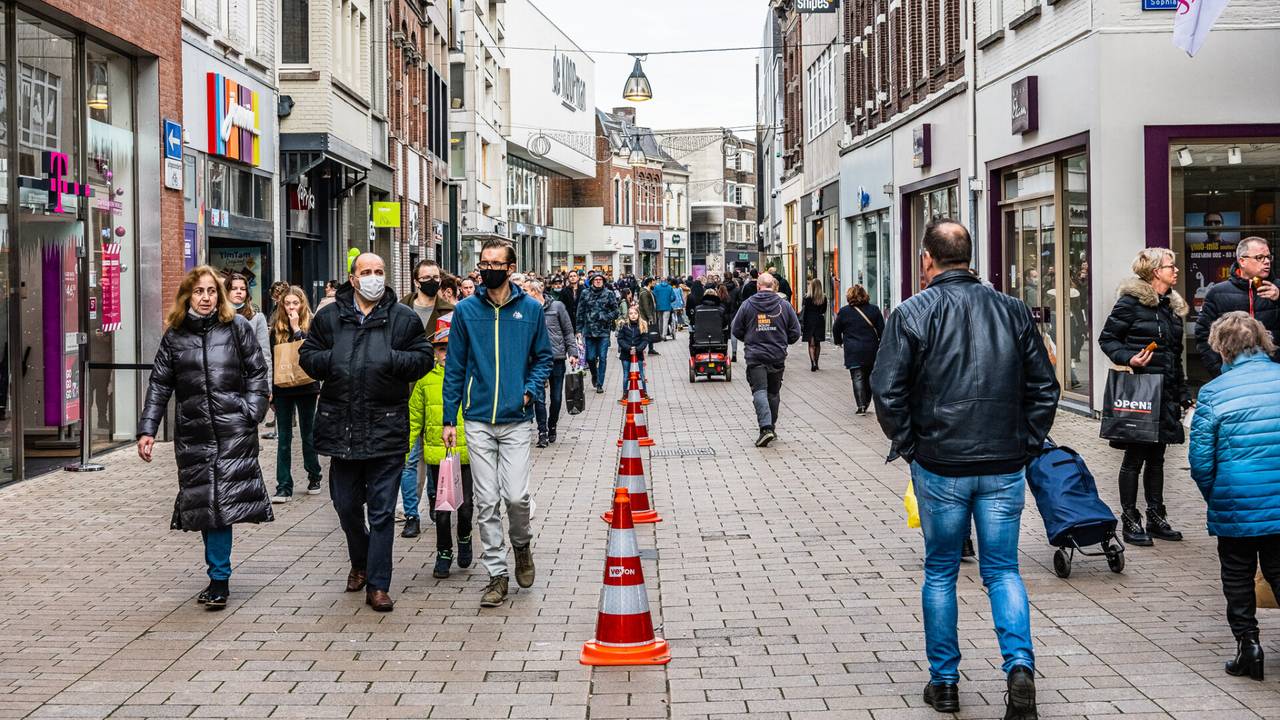 Drukte in het centrum van Tilburg (foto: Jack Brekelmans).