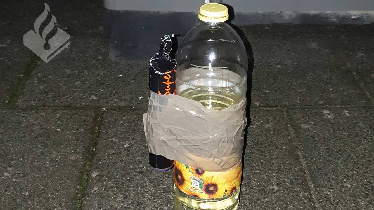 Een vuurwerkbom in Breda (foto: Politie)