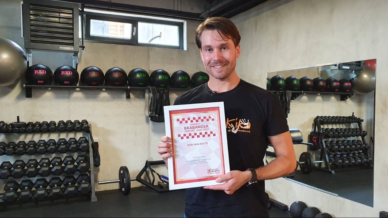 Bob zamelde geld in voor KiKa met een indoor halve triatlon.