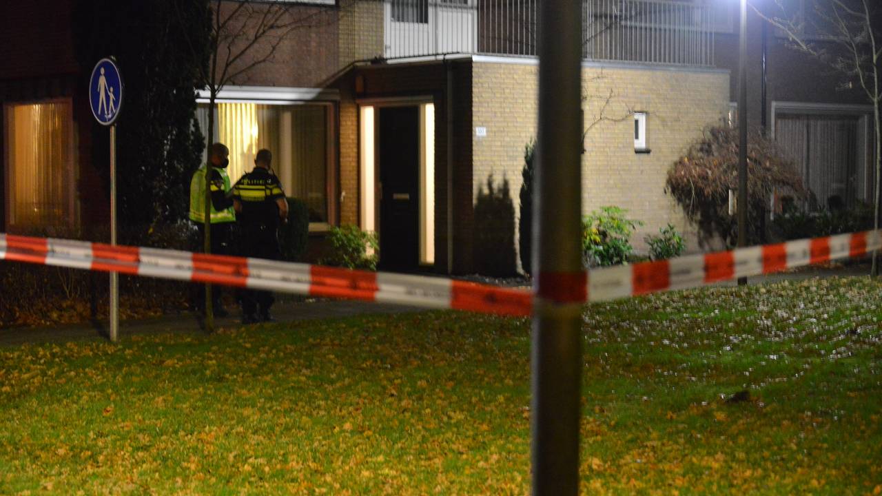 De politie doet onderzoek (foto: Perry Roovers/SQ Vision).