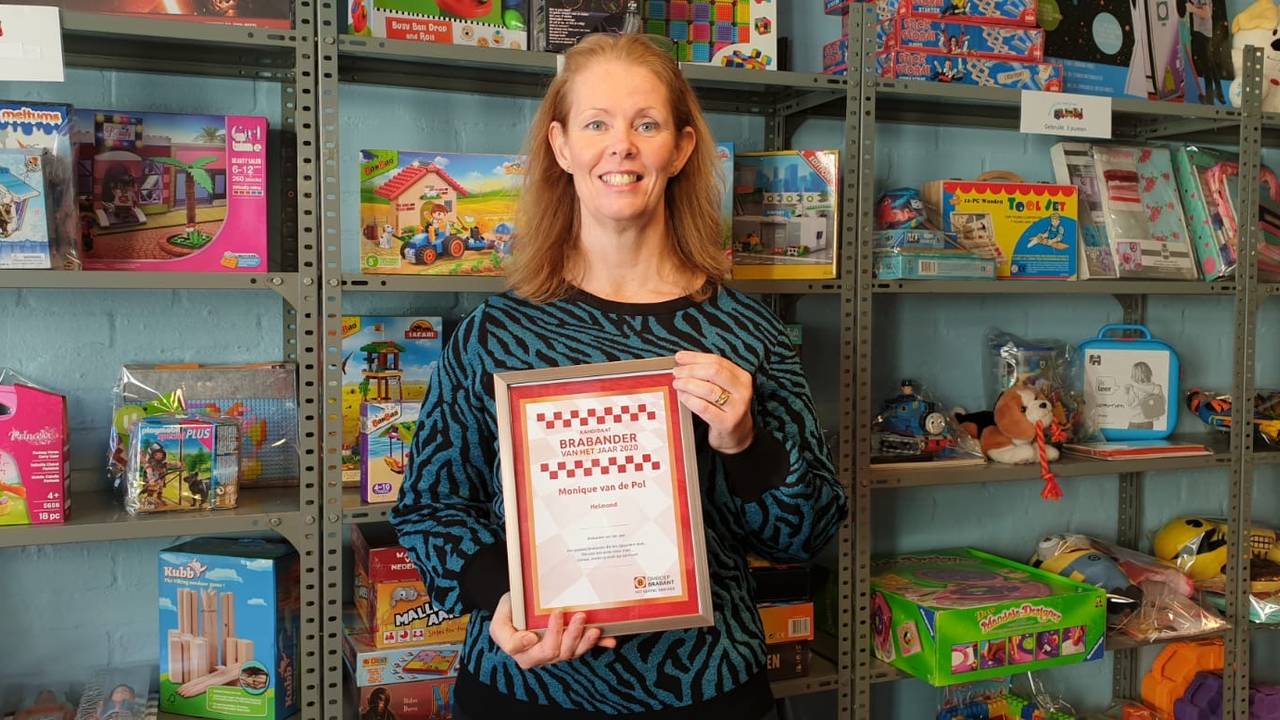 Monique geeft kinderen een feestgevoel met gratis cadeau's