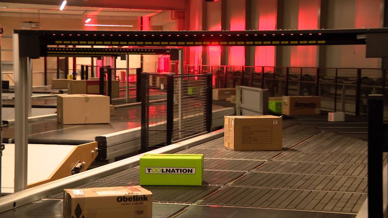 Pakketjes op de lopende band van DPD