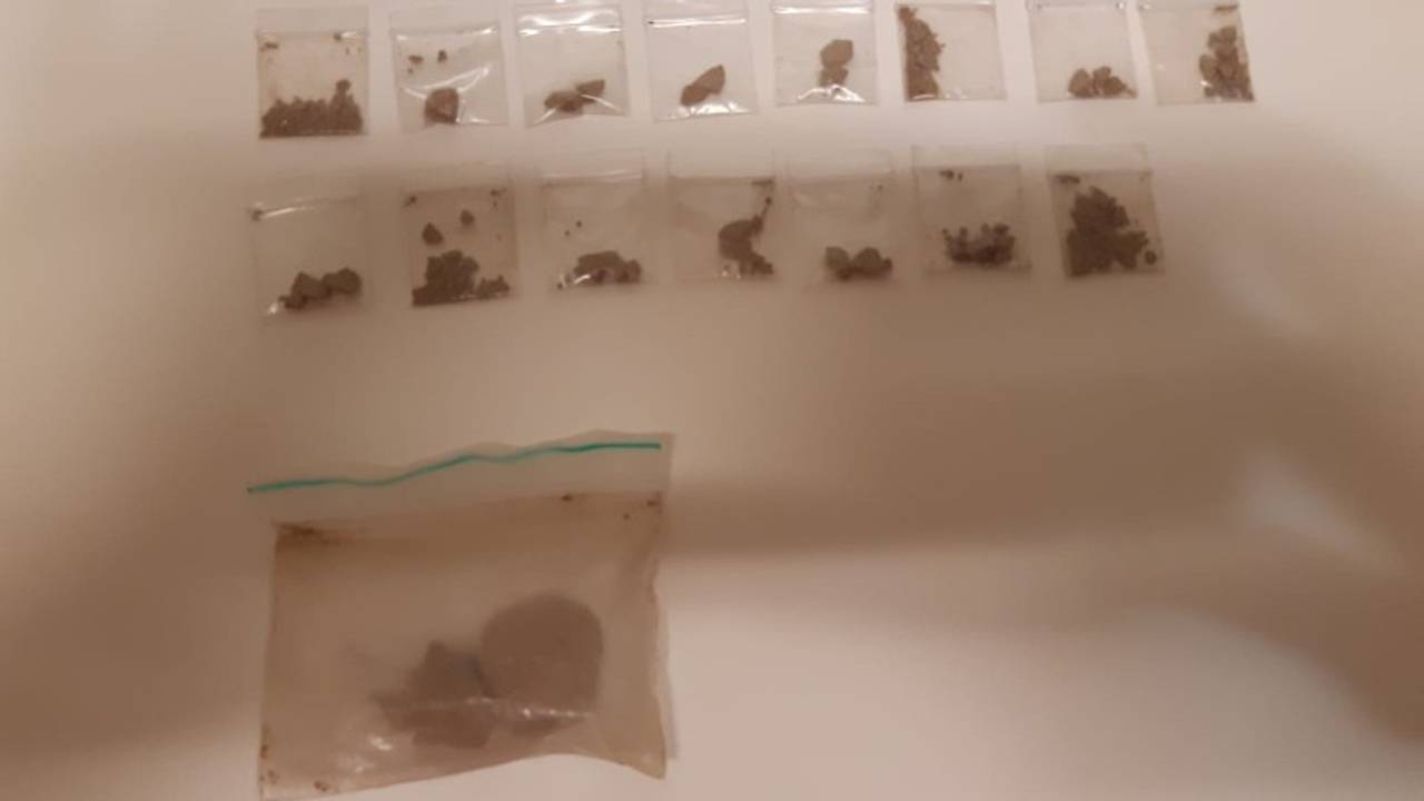 In een van de huizen werd onder meer heroïne gevonden (foto: politie).