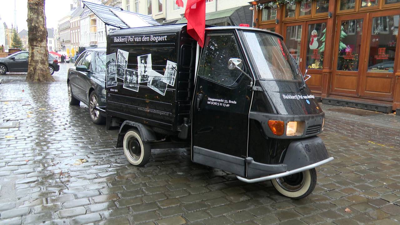 De Piaggio op de Grote Markt in Breda (foto: Raoul Cartens).