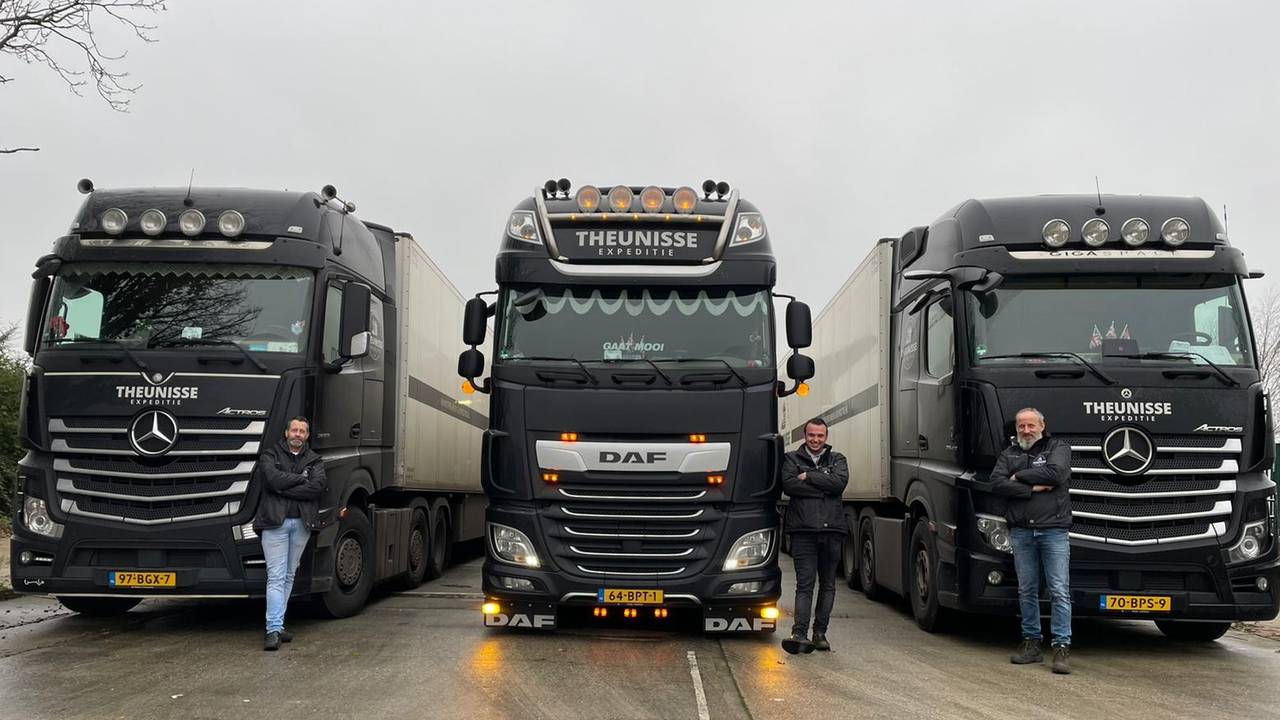 Frans (links) hoopt met zijn collega's op tijd thuis te zijn voor kerst (foto: Bas Timmermans).