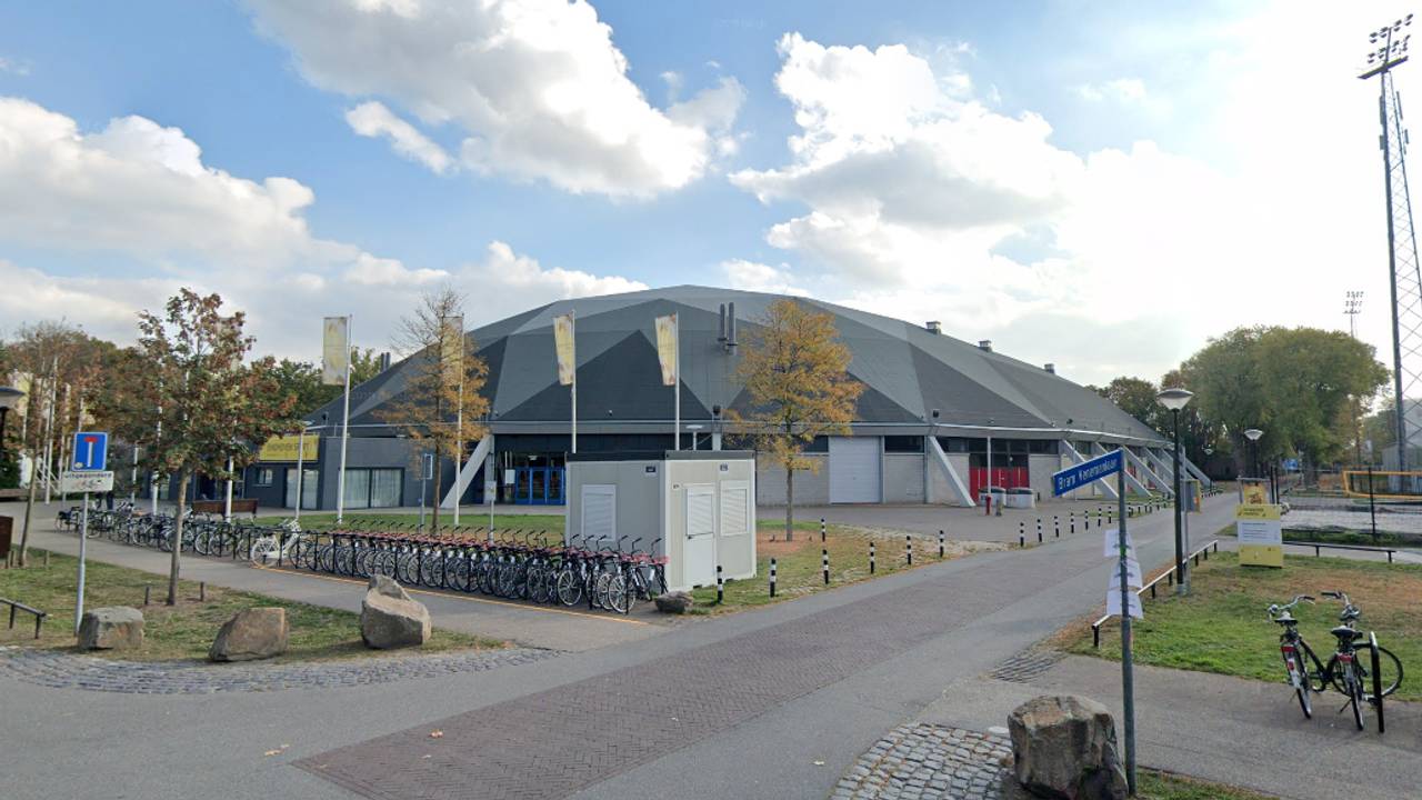 Het Indoor Sportcentrum Eindhoven (foto: Google Maps).