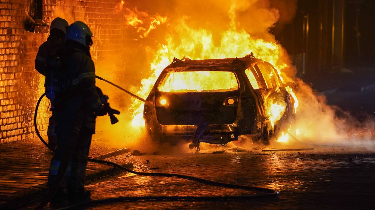 De brandweer had het druk genoeg met dit soort taferelen.