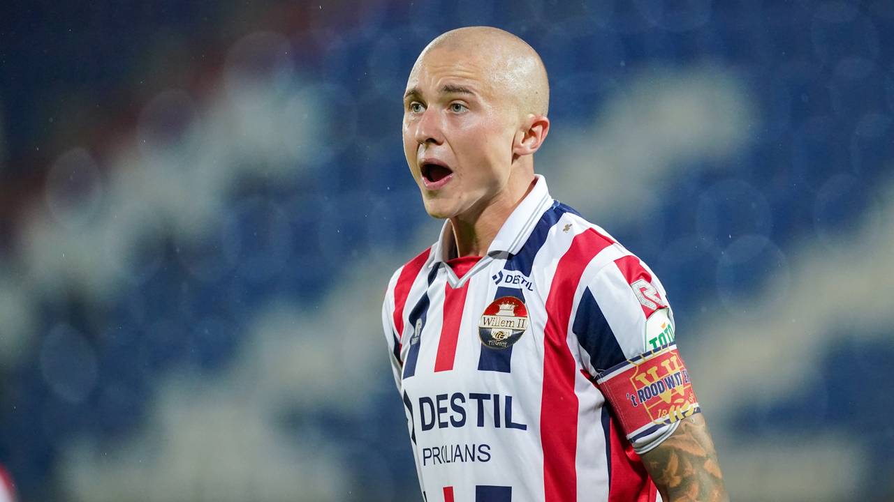 Sebastian Holmén probeert zijn ploeggenoten te coachen (foto: OrangePictures).