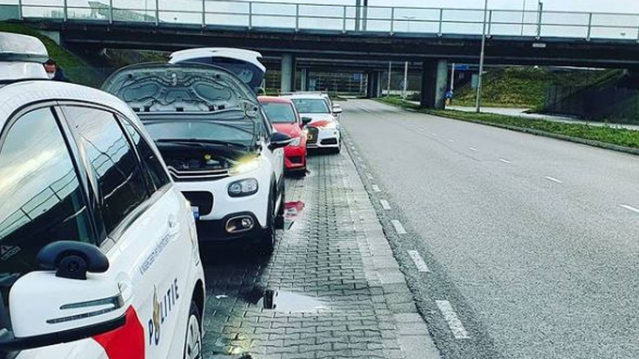 De auto is staande gehouden in Breda (foto: verkeerspolitie_zwb/Instagram).