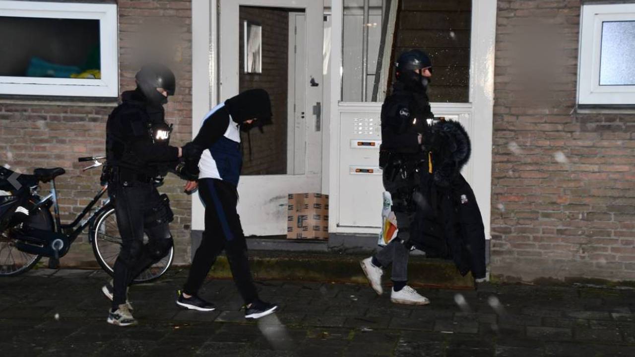 Bij de inval werden twee mannen opgepakt. Foto: Provicom Multimediadiensten