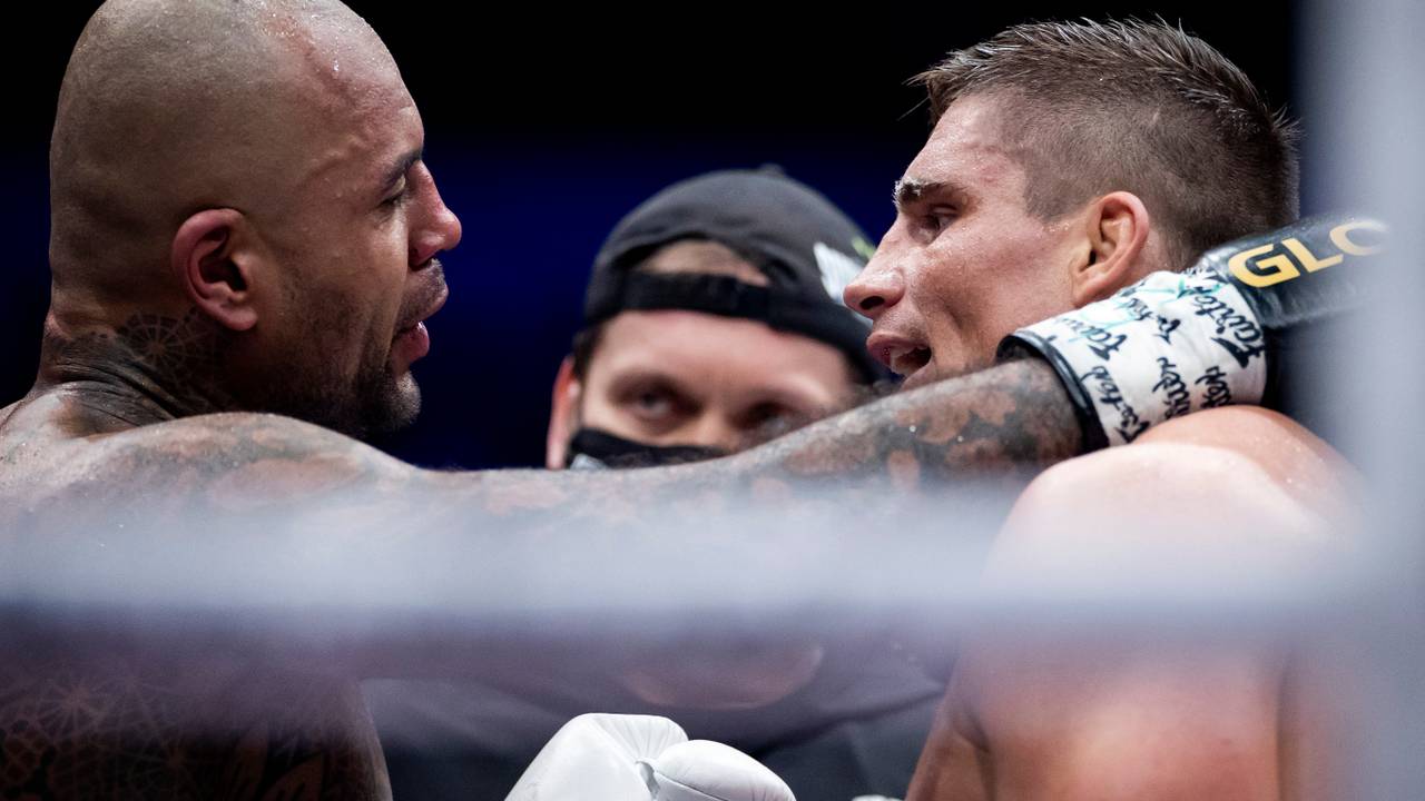 Rico Verhoeven en Hesdy Gerges na hun duel in Rotterdam (foto: ANP 2021/Koen van Weel).