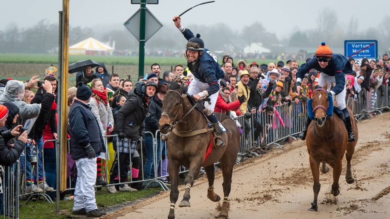 Gijs Snijders wint de Metworstrennen 2020 (foto: Vereniging De Metworst).