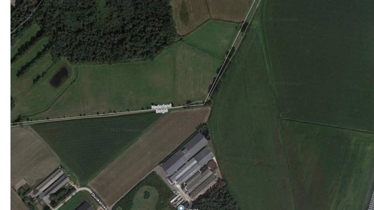 Het bedrijf Meermar, net over de grens in Hoogstraten (Foto: Google).