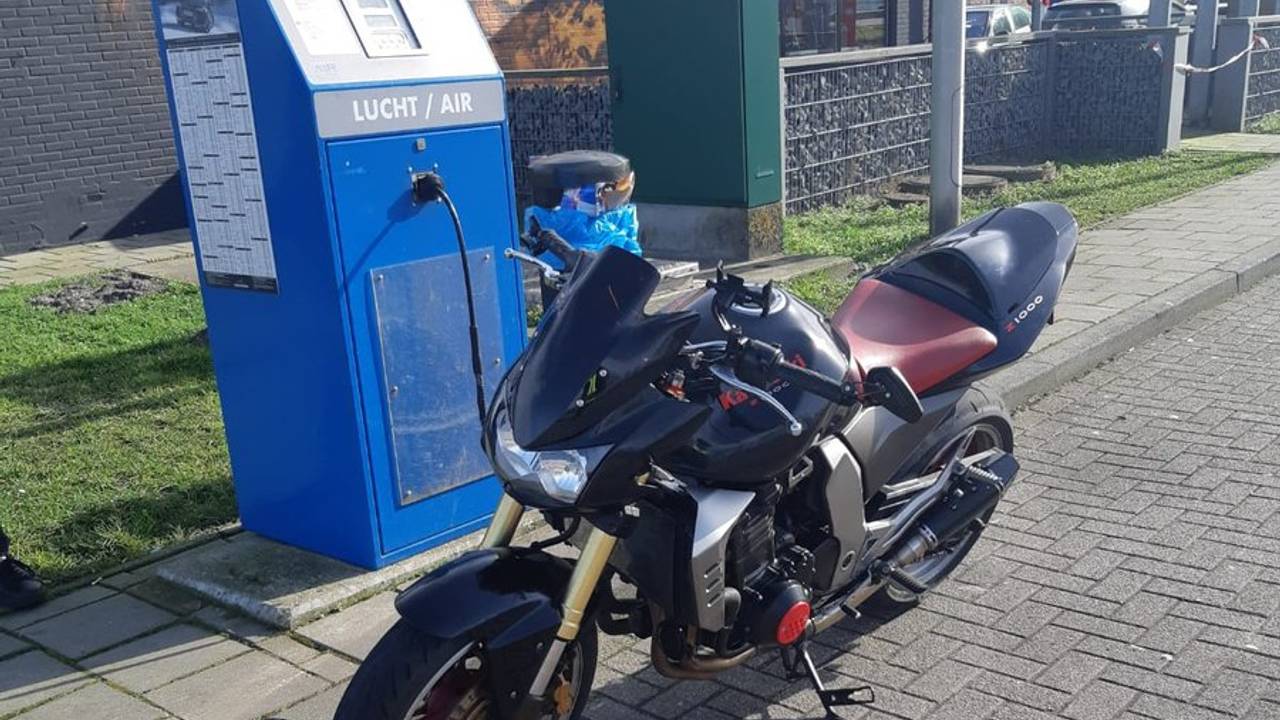 De motorrijder is zijn rijbewijs kwijt (foto: Politie).