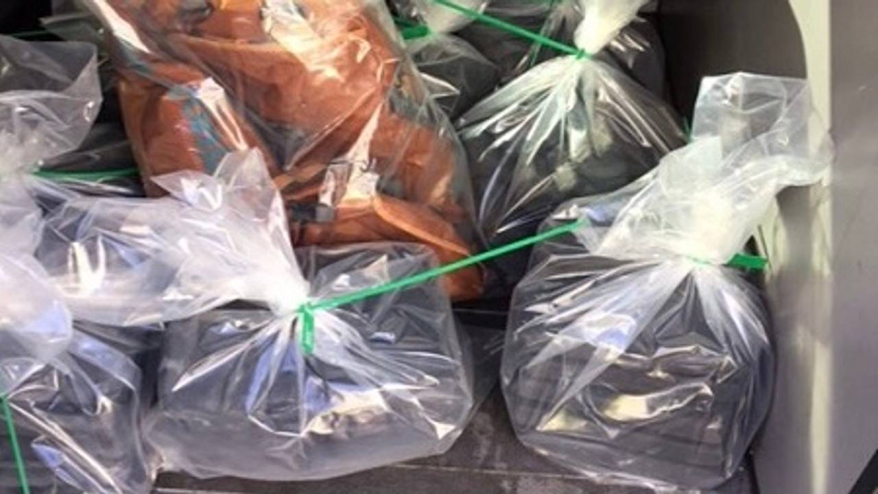 De enige foto van de drugsvangst (foto: belastingdiens/douane)