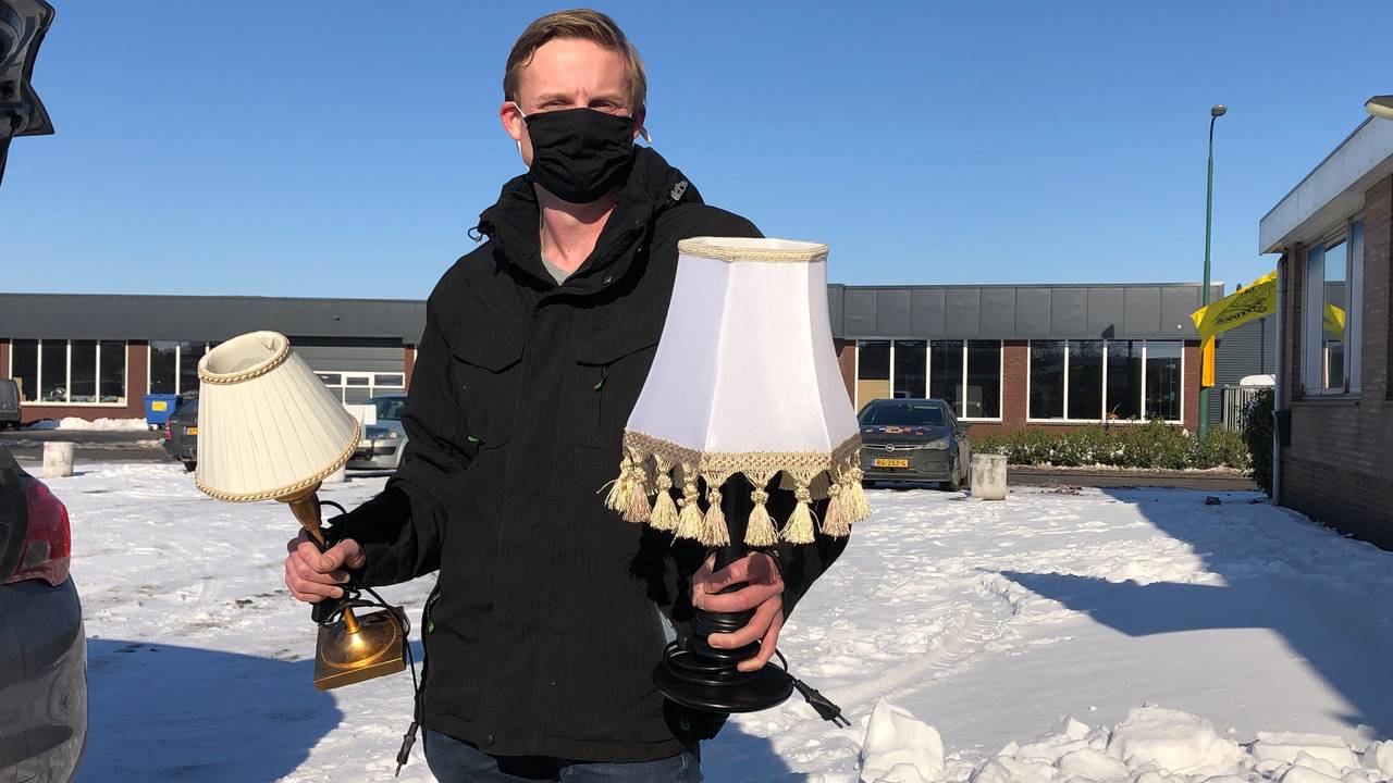 Jochem Witteman (37) uit Eindhoven kocht twee lampen uit het hotel.