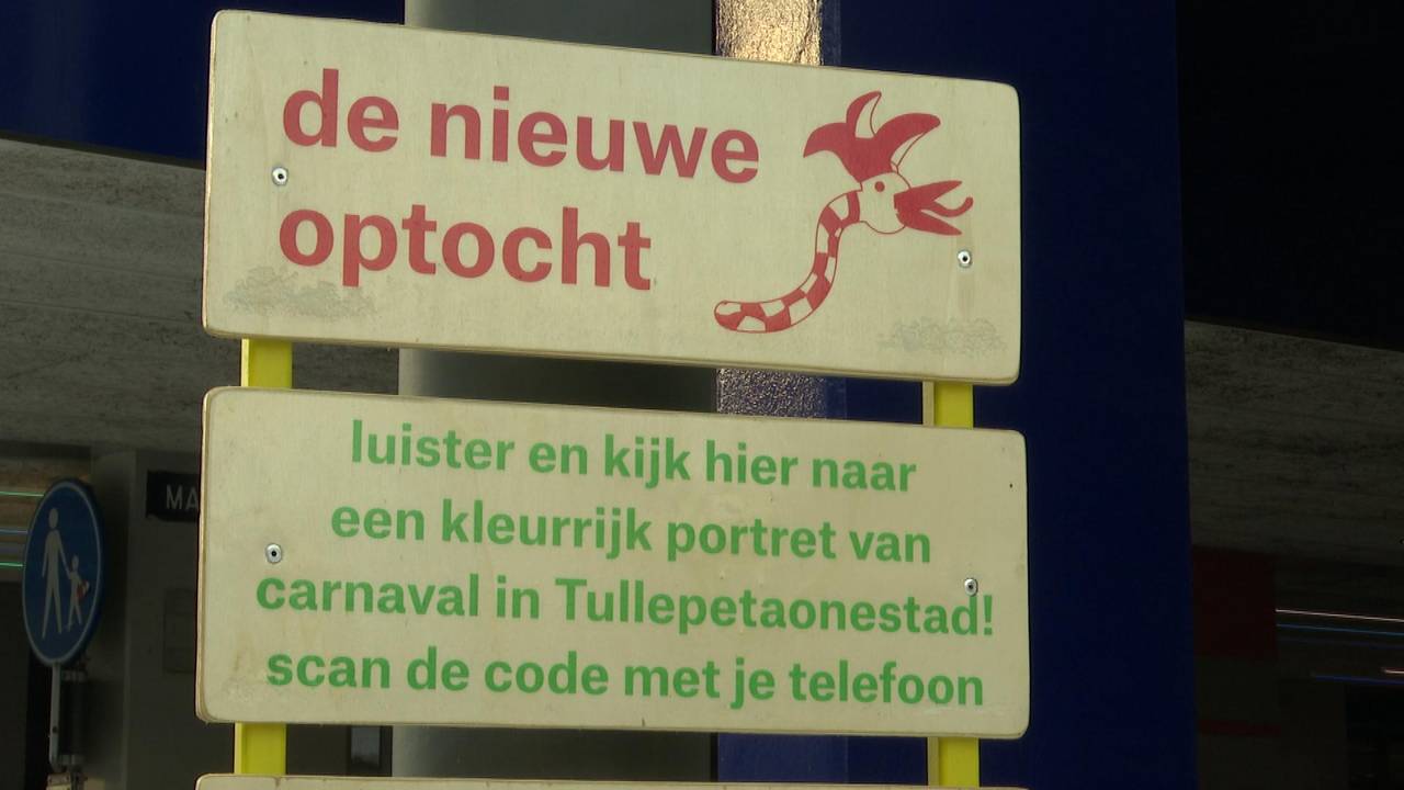 Eén van de elf borden in Roosendaal die de virtuele carnavalsoptocht aangeeft. (foto: Raoul Cartens)