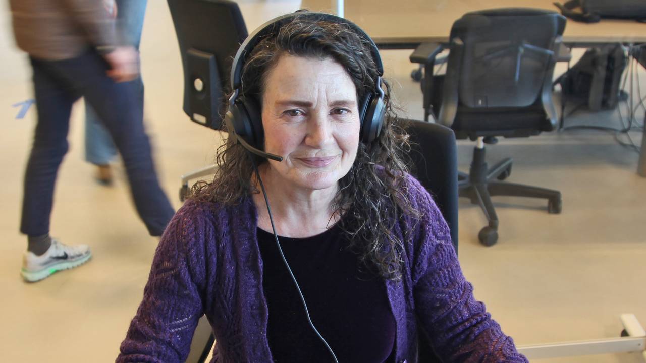 Wilma Richter werkt mee aan het bron- en contactonderzoek (foto: Karin Kamp).