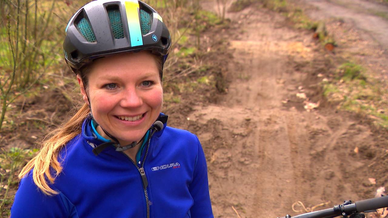 Sanne bouwde haar eigen pumptrack