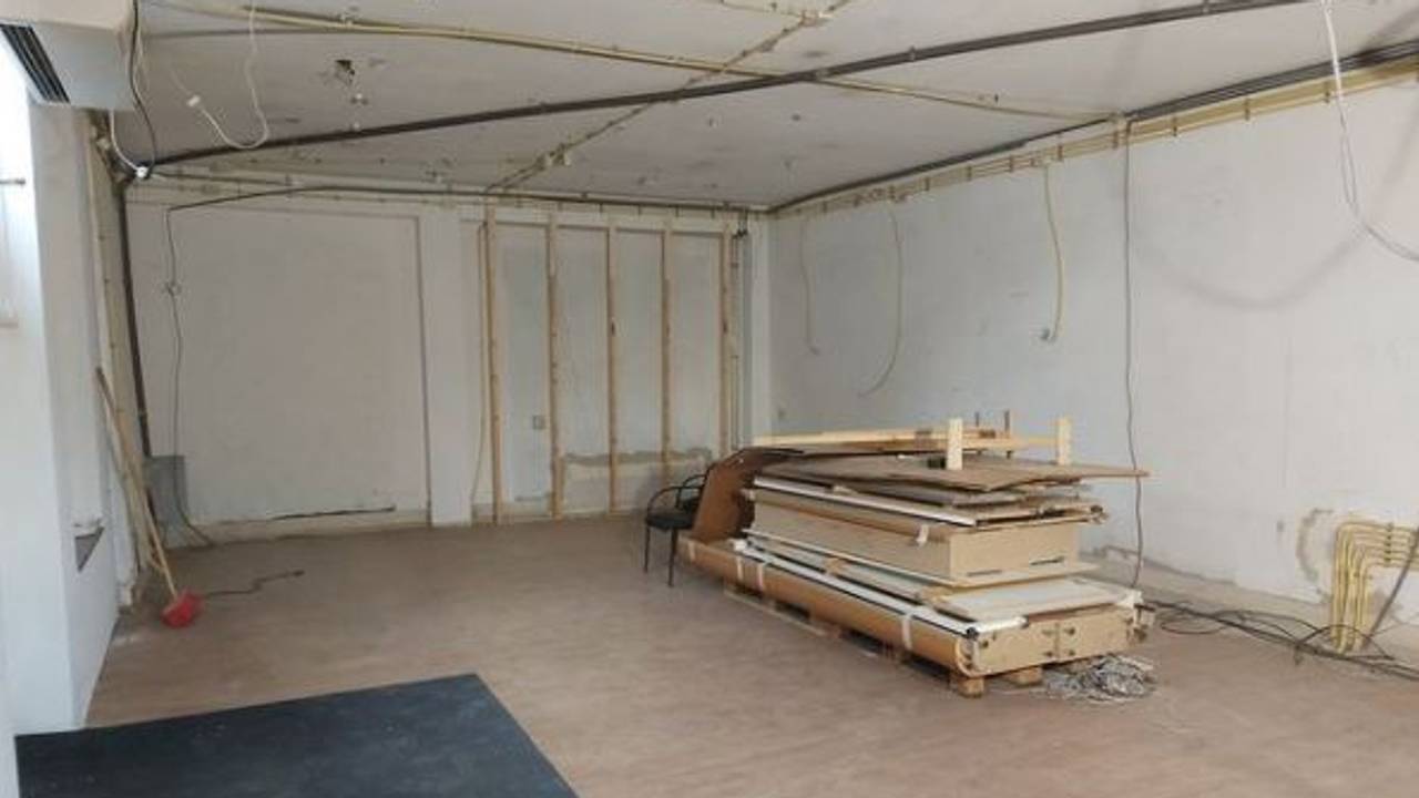 De winkel is helemaal gestript (foto: Maaike Neuféglise).