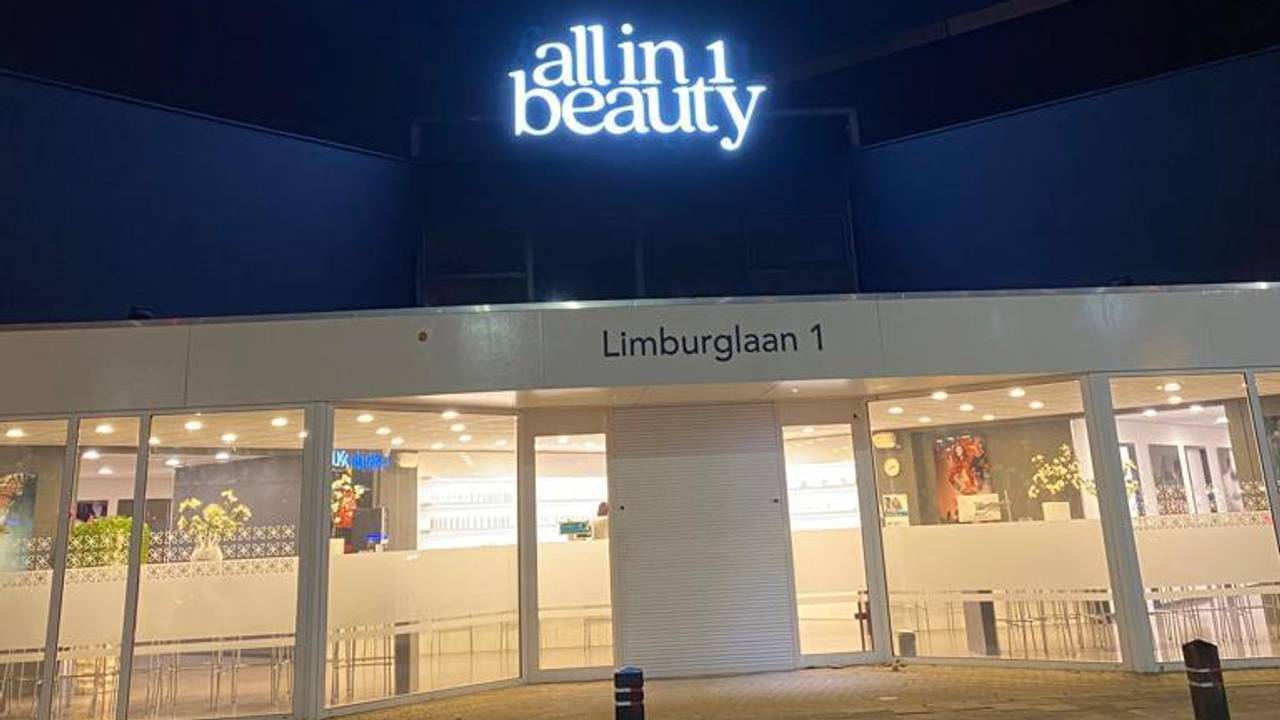 Waar eerst in Eindhoven Just Wellness zat zit nu een nieuwe eigenaar met een beautysalon (foto: André Martens).