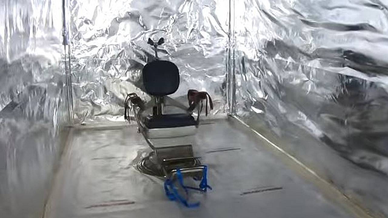 De martelkamer met tandartsstoel, misschien wel de nieuwsfoto van 2020 (foto: politie).