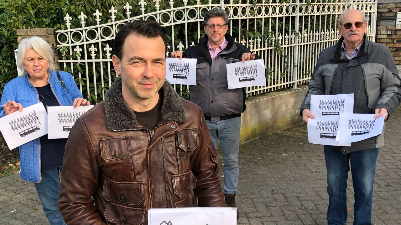 Dini, Yvo, Wil en Hans zijn fel tegen (foto: Tom van den Oetelaar).