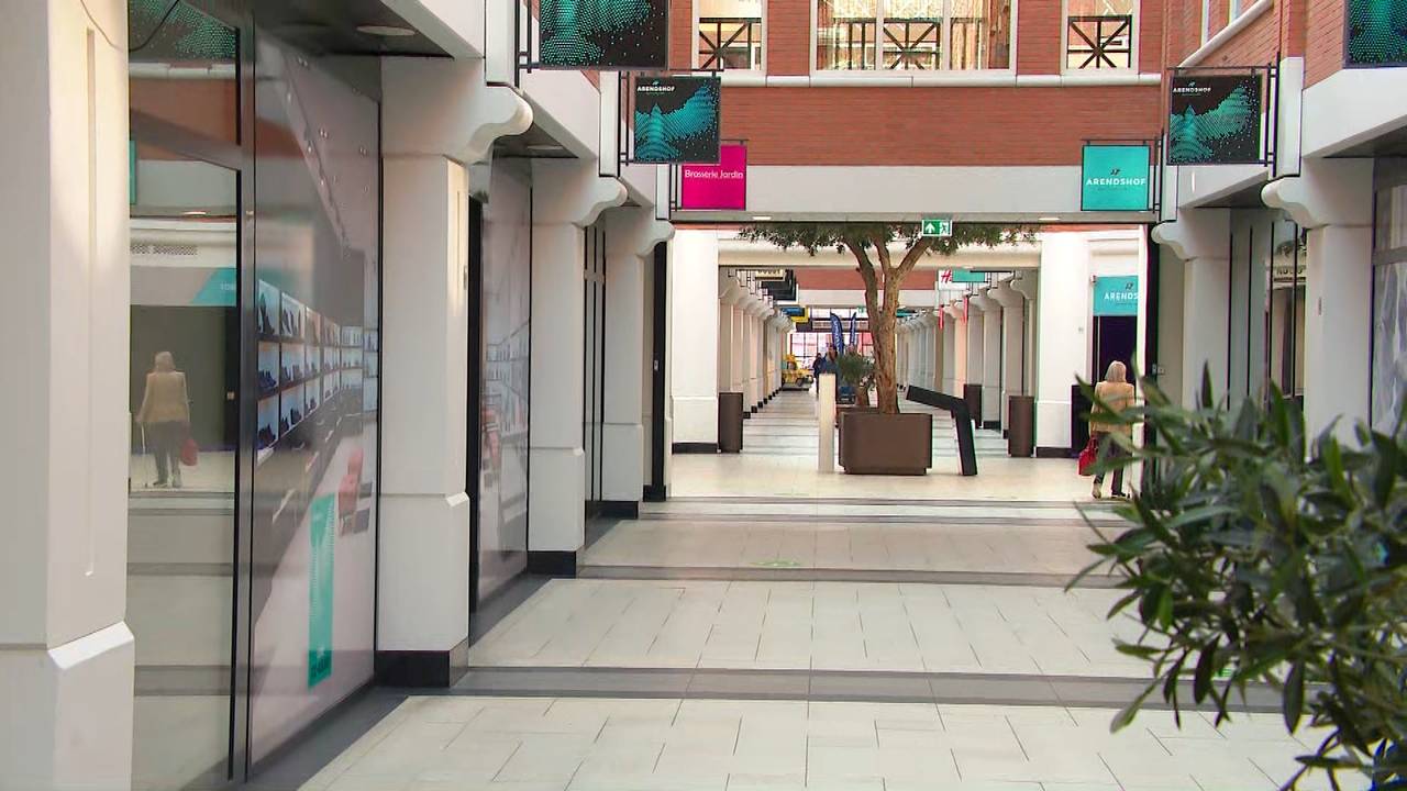 De helft van de panden in winkelcentrum Arendshof staat momenteel leeg.