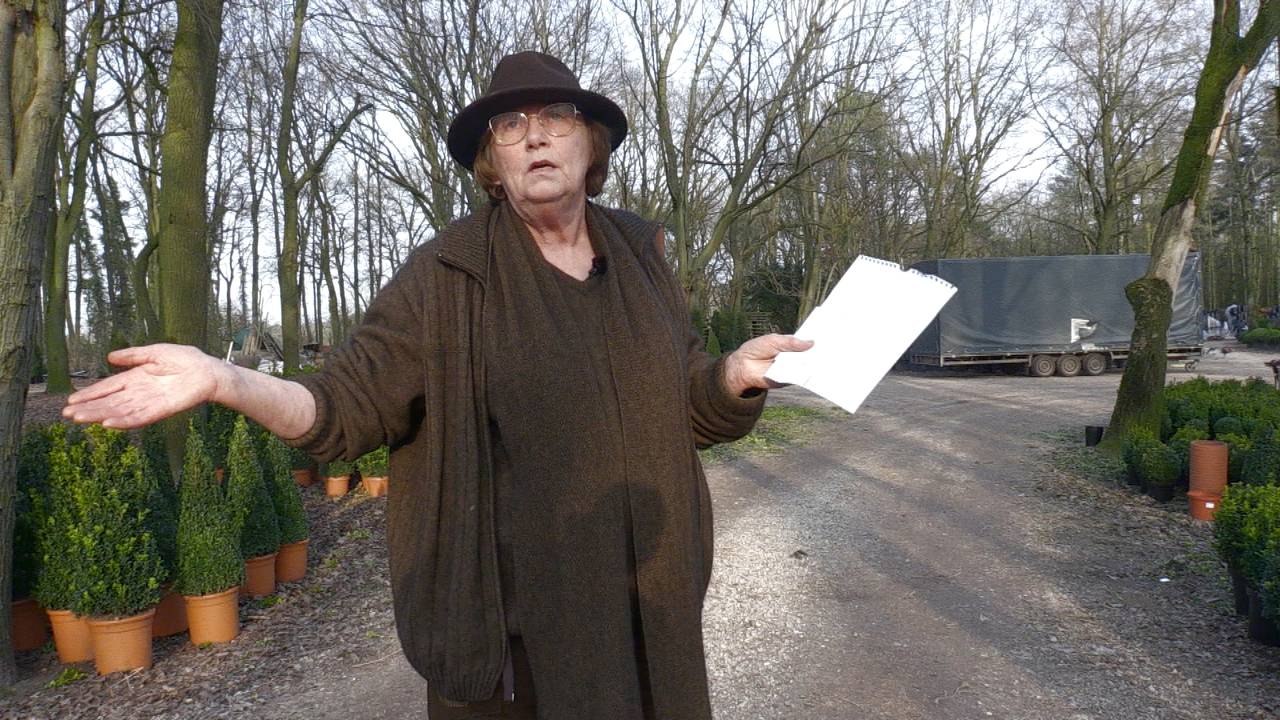 Bezwaarmaker Kitty krijgt nieuwe weg dwars door haar kerstbomenbos