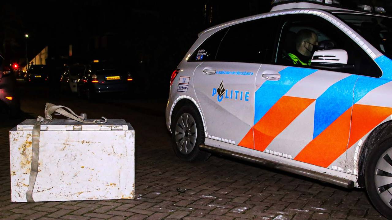 De kluis werd achtergelaten op straat (foto: Harrie Grijseels/ SQ Vision).