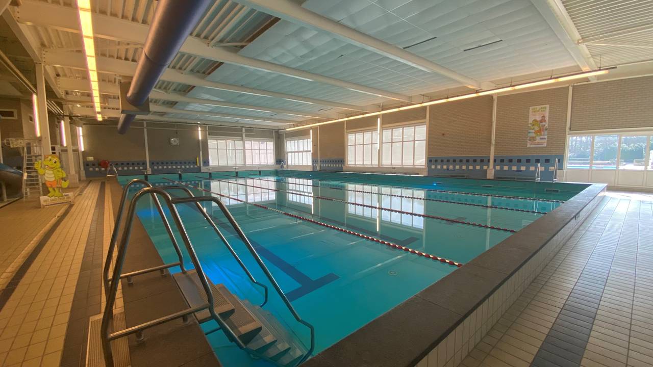 Nog een week lang lege zwembaden (foto: Ilse Schoenmakers).