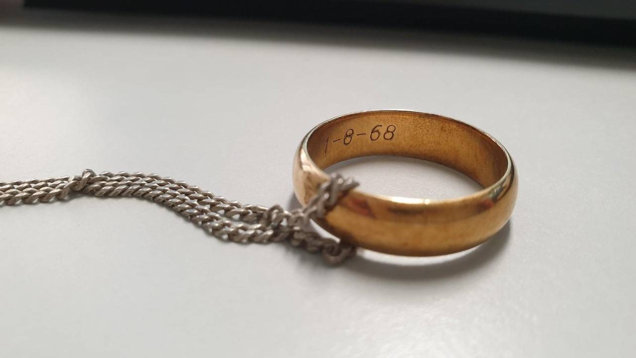 Eigenaar van deze trouwring gezocht (foto: Elisabeth-TweeSteden Ziekenhuis).