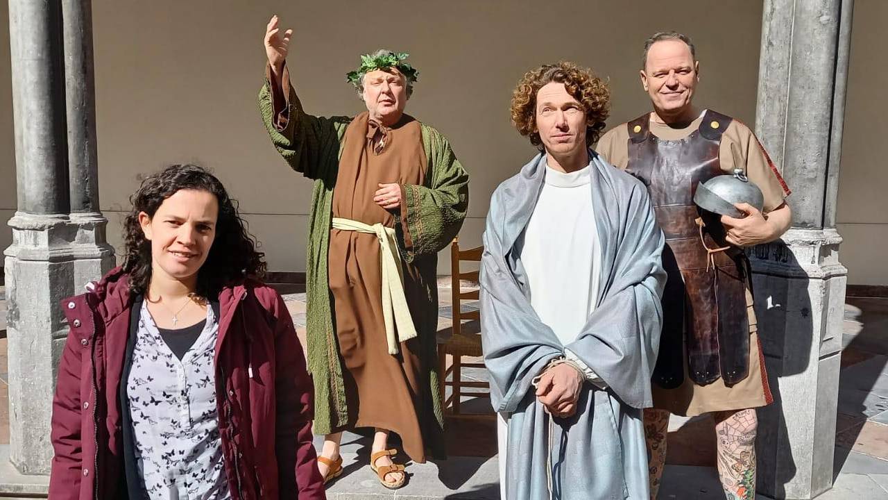 Fredi (links) met een aantal castleden van paasfilm 'In de handen van mensen'.