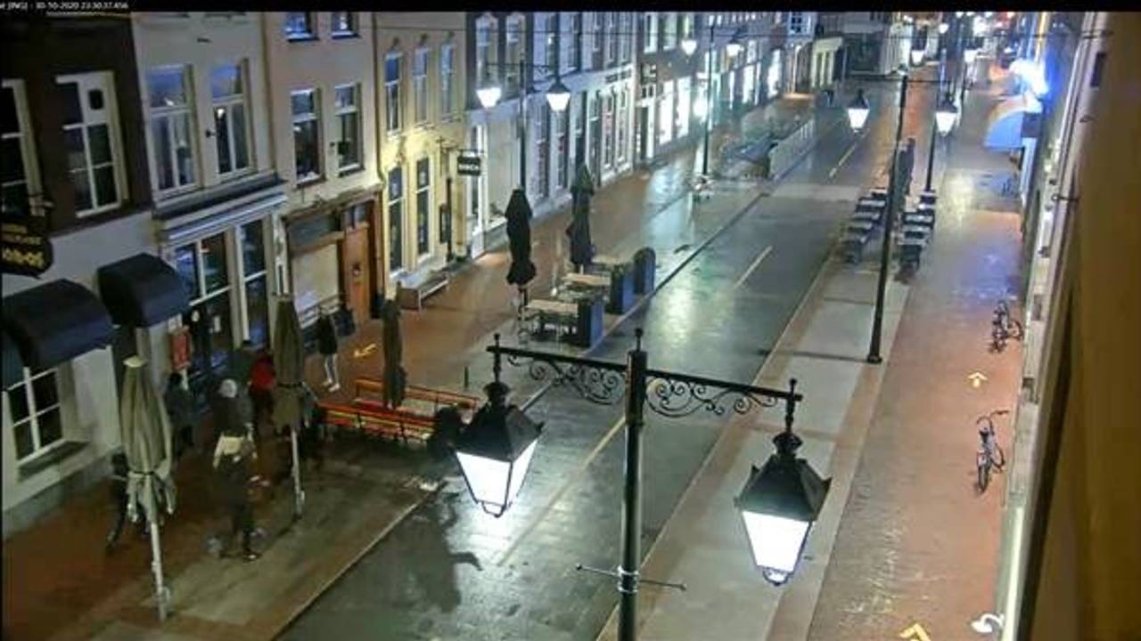 De groep jongens op straat in Den Bosch (foto: politie).