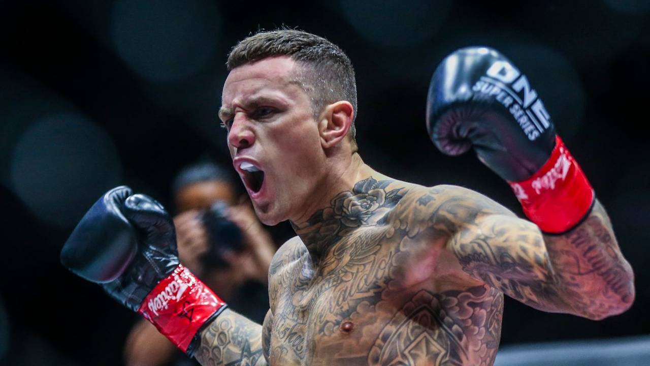 Nieky Holzken, hier na een overwinning in 2021 (foto: ONE Championship).