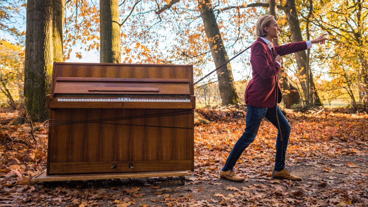 David en zijn piano (foto: Eline den Hond Fotografie).