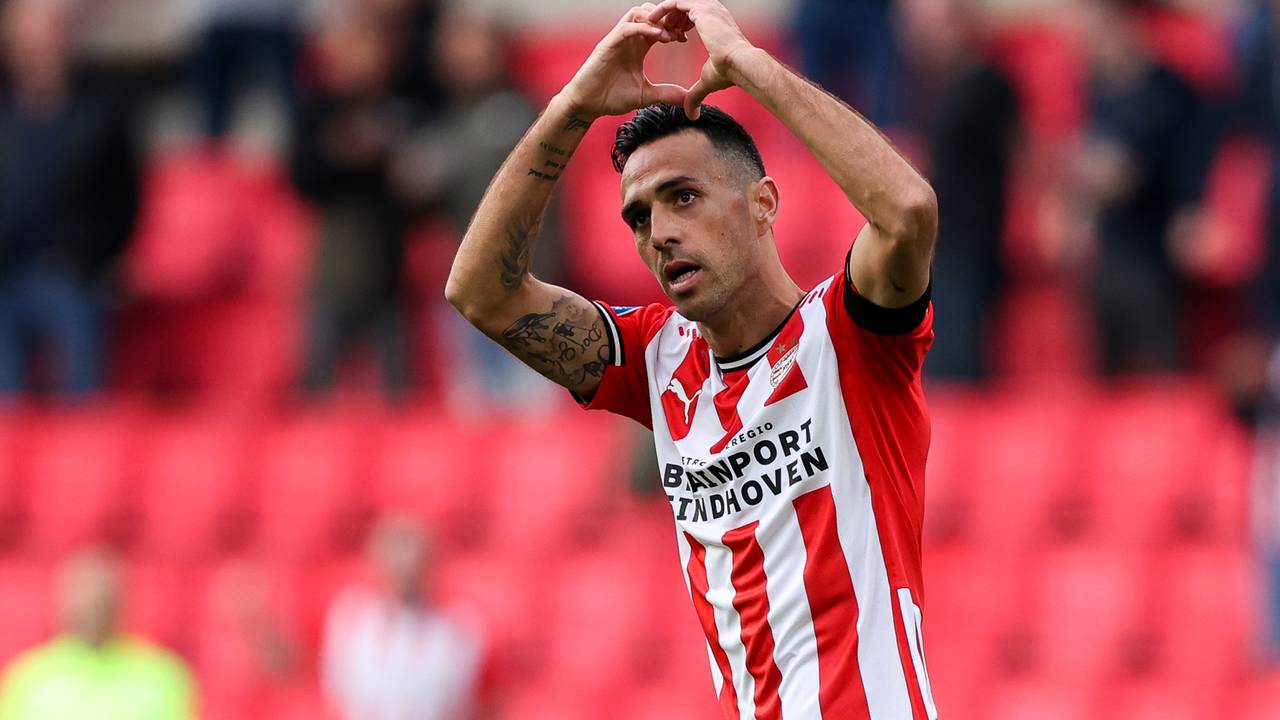 Ehan Zahavi na de door hem benutte penalty (foto: OrangePictures).