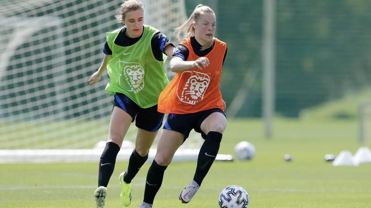 Jill Baijings in actie tijdens de training van het Nederlands Elftal (Beeld: KNVB Media).
