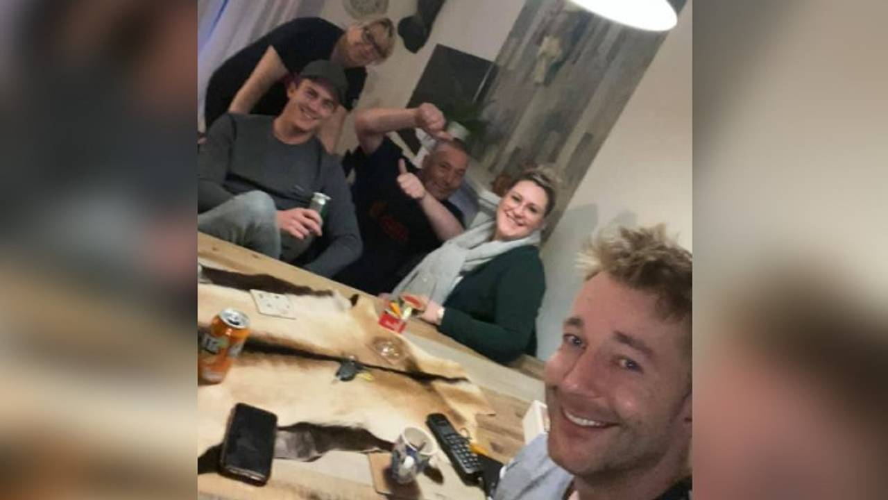 Joey en zijn ouders, met Kim en haar man Brian (foto: privécollectie)