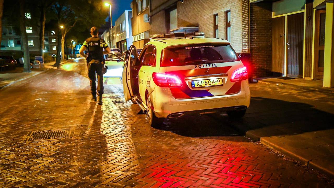 De politie doet onderzoek op de Kanstraat in Eindhoven (foto: SQ Vision).