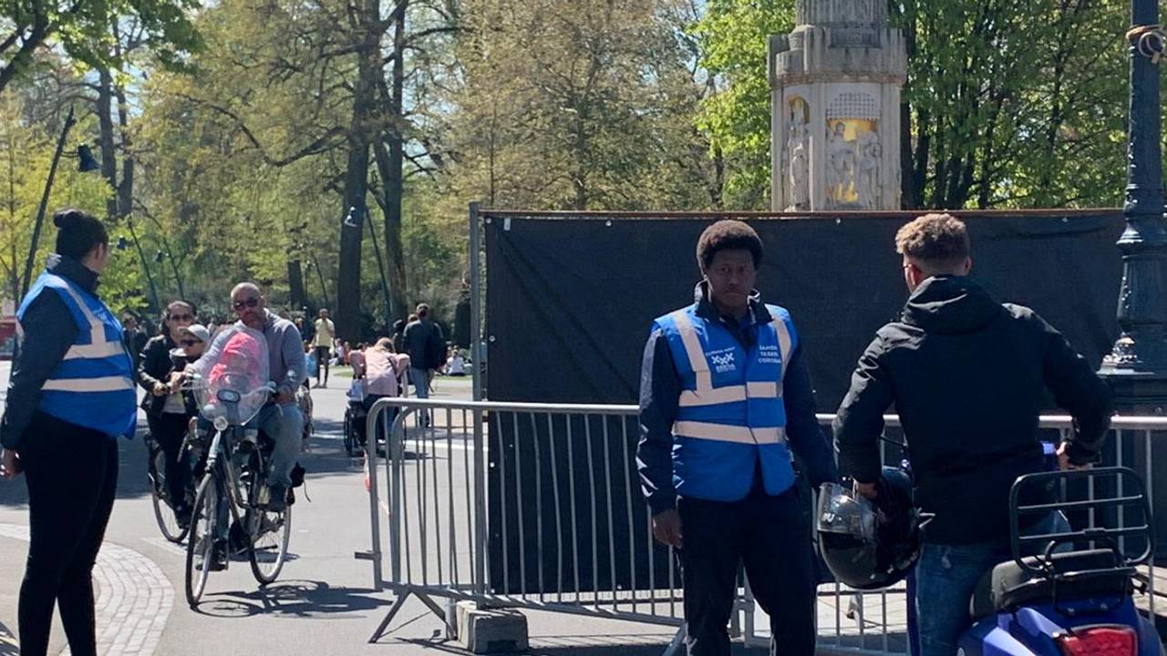 Toegangscontroles bij het Valkenbergpark in Breda (foto: Eva de Schipper).