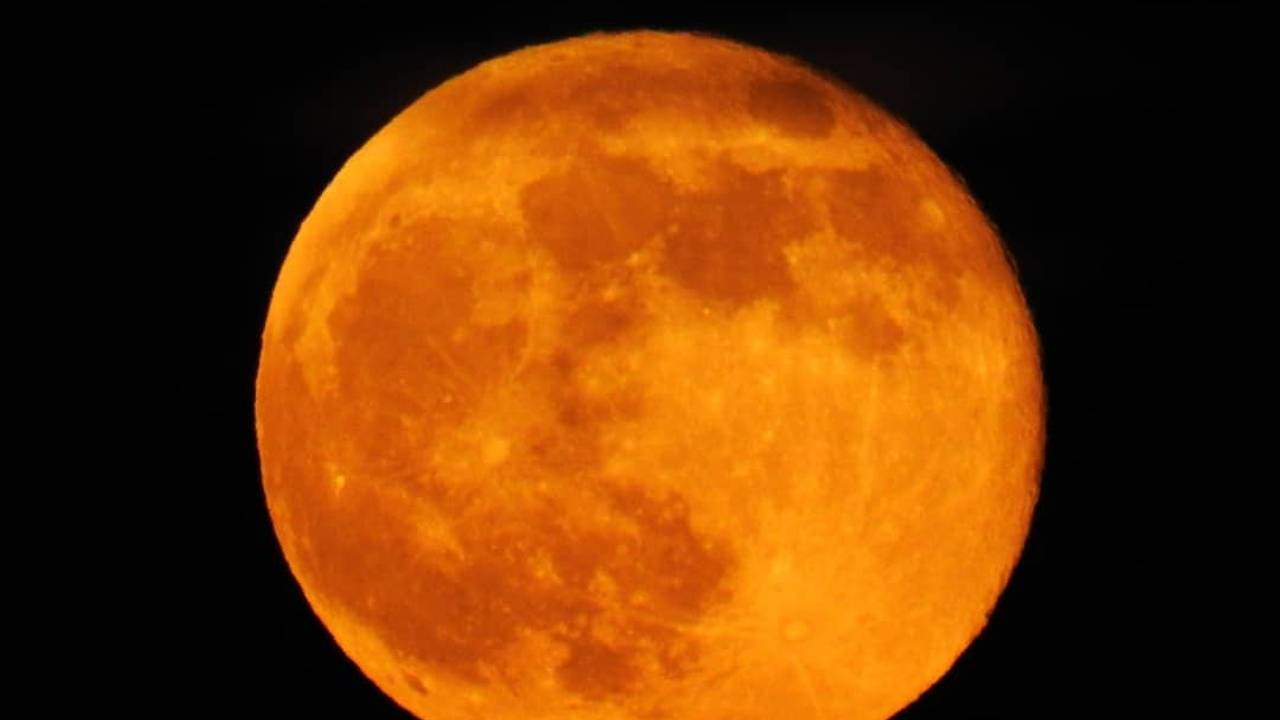 Een eerdere supermaan boven Waalre. (Archieffoto: Kirsten de Wit)