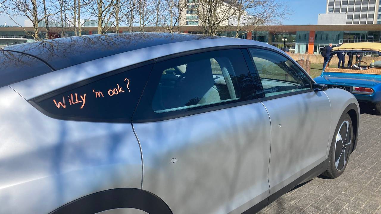 De met krijtstift aangebrachte tekst op de Lightyear (foto: Jan Waalen)