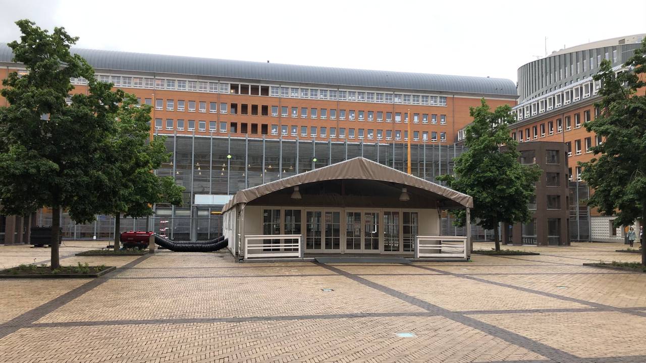 De ingang van de rechtbank Den Bosch (foto: Willem-Jan Joachems)